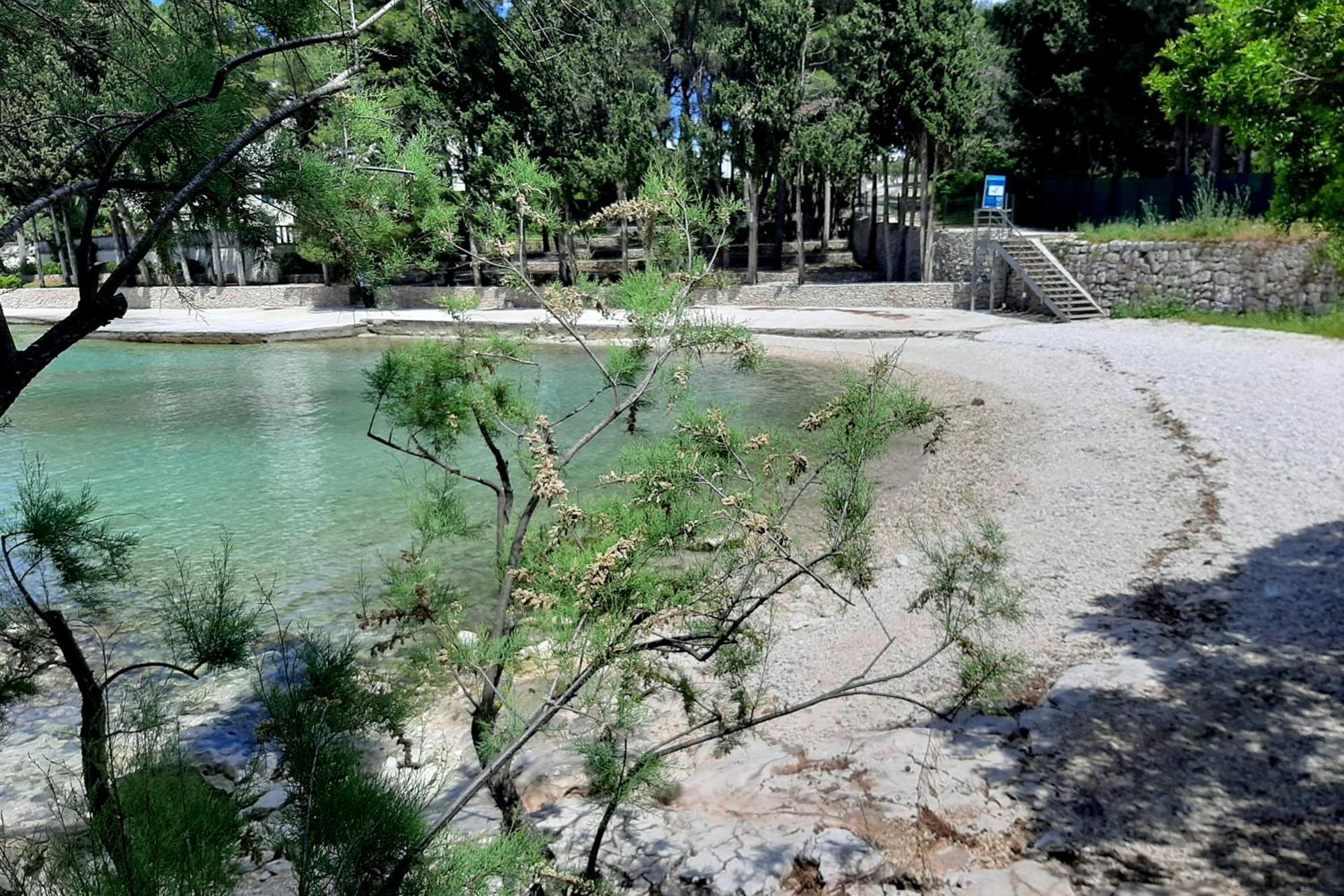 Apartments With A Parking Space Supetar, Brac - 16294 Exterior photo